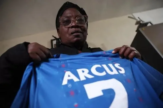 Mãe de jogador do Haiti mora em Novo Hamburgo: “O sonho dele era ser jogador, ele me dizia eu que iria vê-lo na TV”