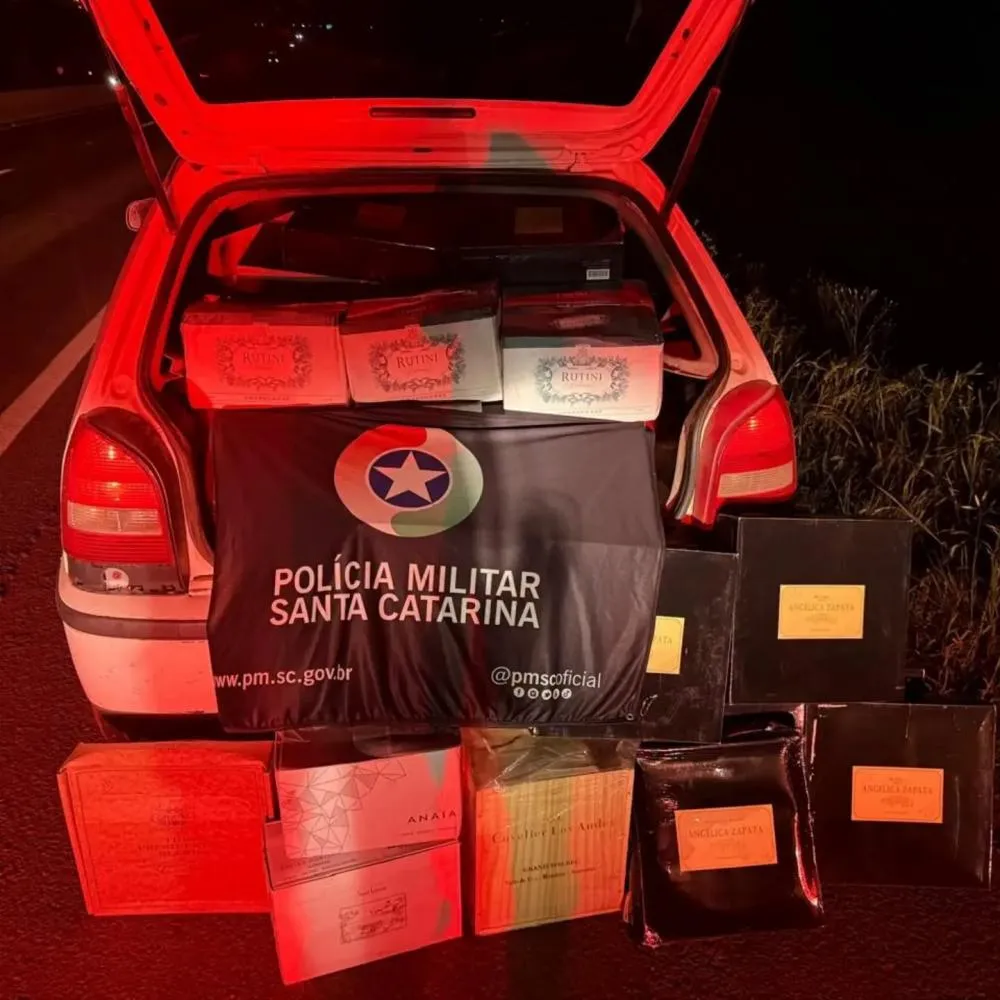 ​Polícia Militar Rodoviária (PMRv) realiza apreensão de 420 garrafas de vinho de origem argentina na SC 480 - RD Foco