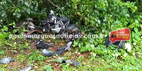 Colisão frontal entre moto e van deixa casal morto na BR-472, entre Santa Rosa e Três de Maio - RD Foco