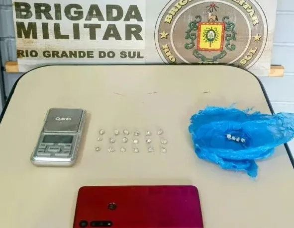 Brigada Militar de Três Passos prende homem por tráfico de drogas - RD Foco 