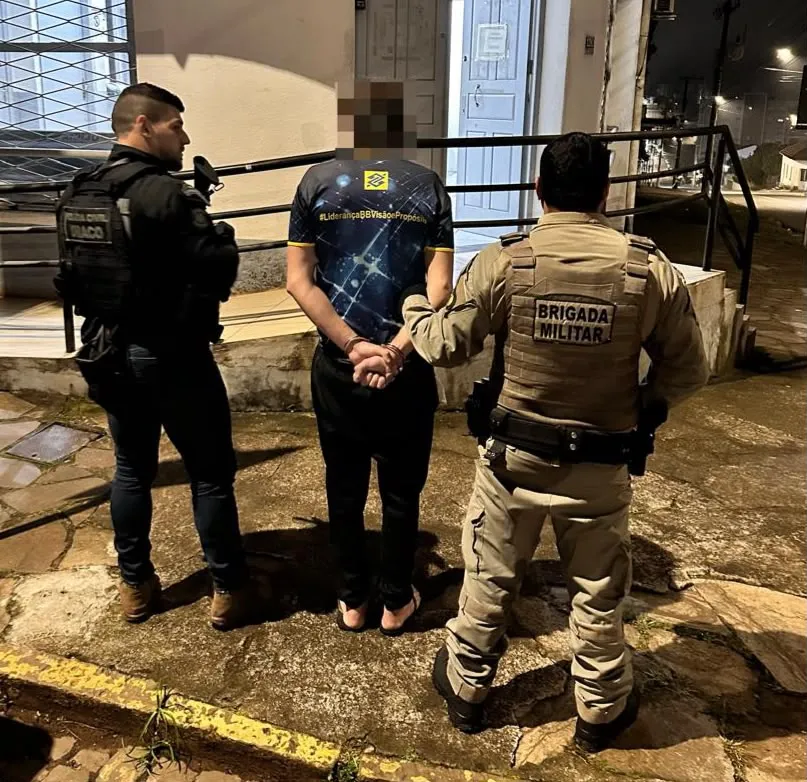PC e BM apreendem drogas, arma e prendem homem em flagrante em Soledade