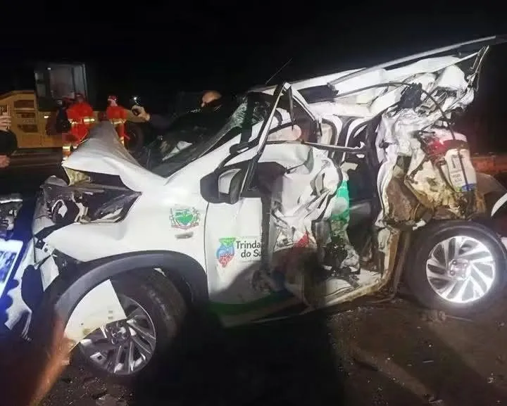 Vice-prefeito de Trindade do Sul e outras três pessoas ficam feridas em acidente entre três carros e dois caminhões na BR-386